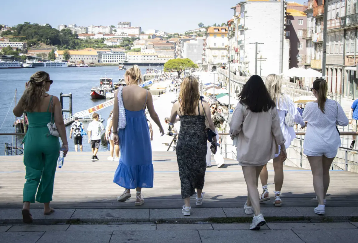 Imagem de contexto do artigo Taxa Municipal Turística no Porto passa para três euros por pessoa a partir de domingo