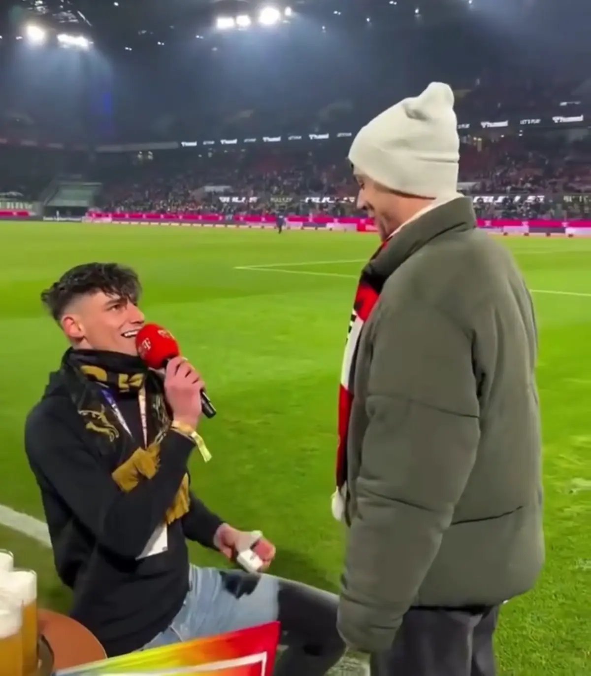 Pascal Kaiser, de 27 anos, pediu o companheiro em casamento antes de um jogo da Bundesliga