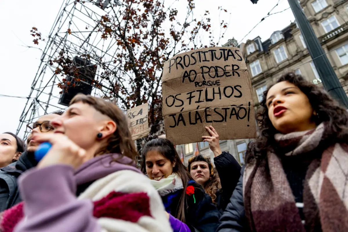 Greve Geral dia 11 de dezembro, manifestação na avenida dos aliados, no Porto.
( Carlos Carneiro )