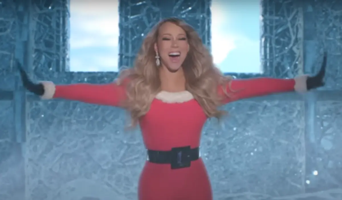 Imagem de contexto do artigo "Está na hora!" Mariah Carey sai de bloco de gelo e anuncia início da época natalícia