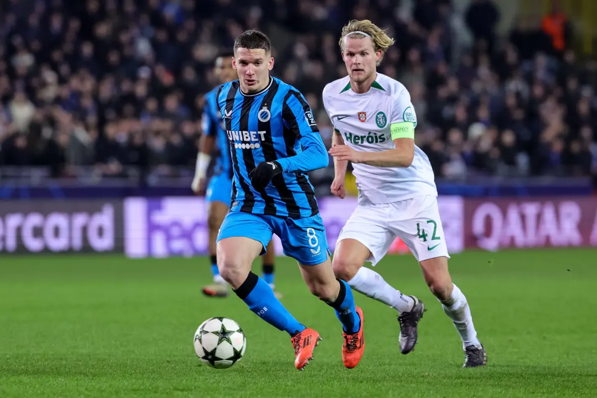 Morten Hjulmand durante a partida com o Club Brugge