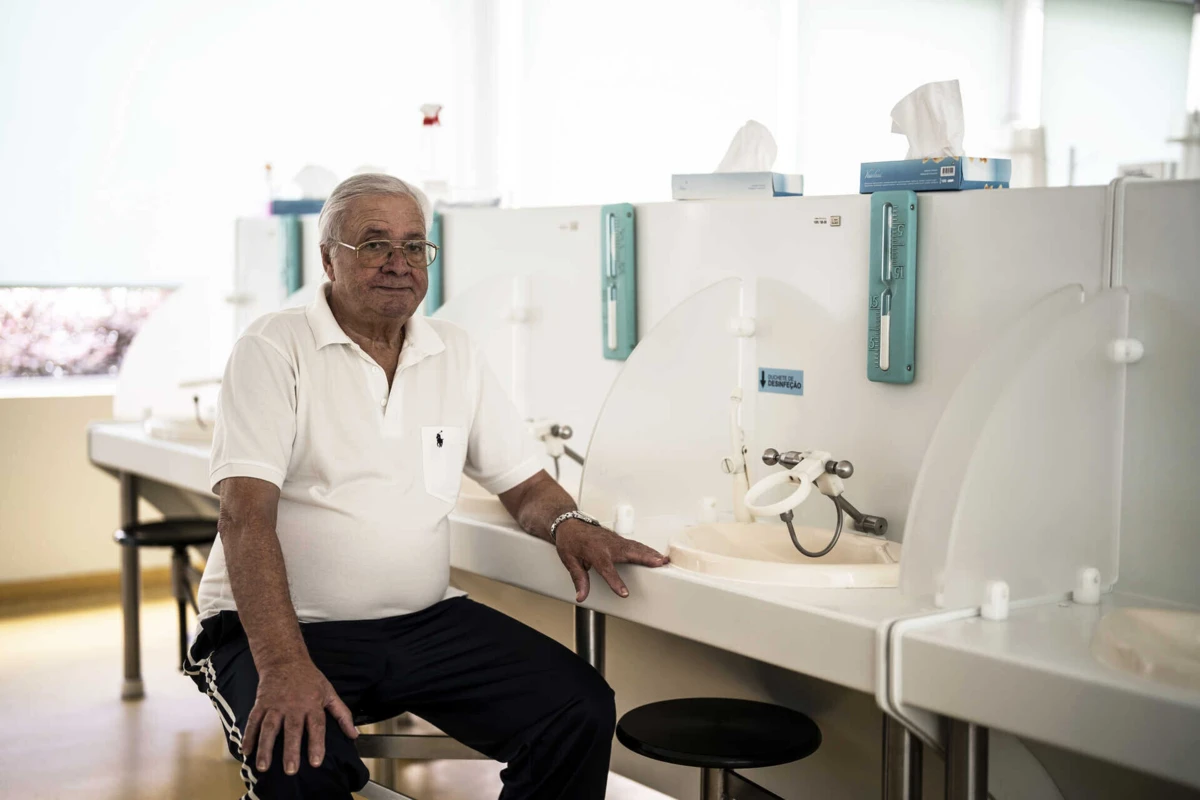 Reformado procura amenizar problemas respiratórios e de articulações