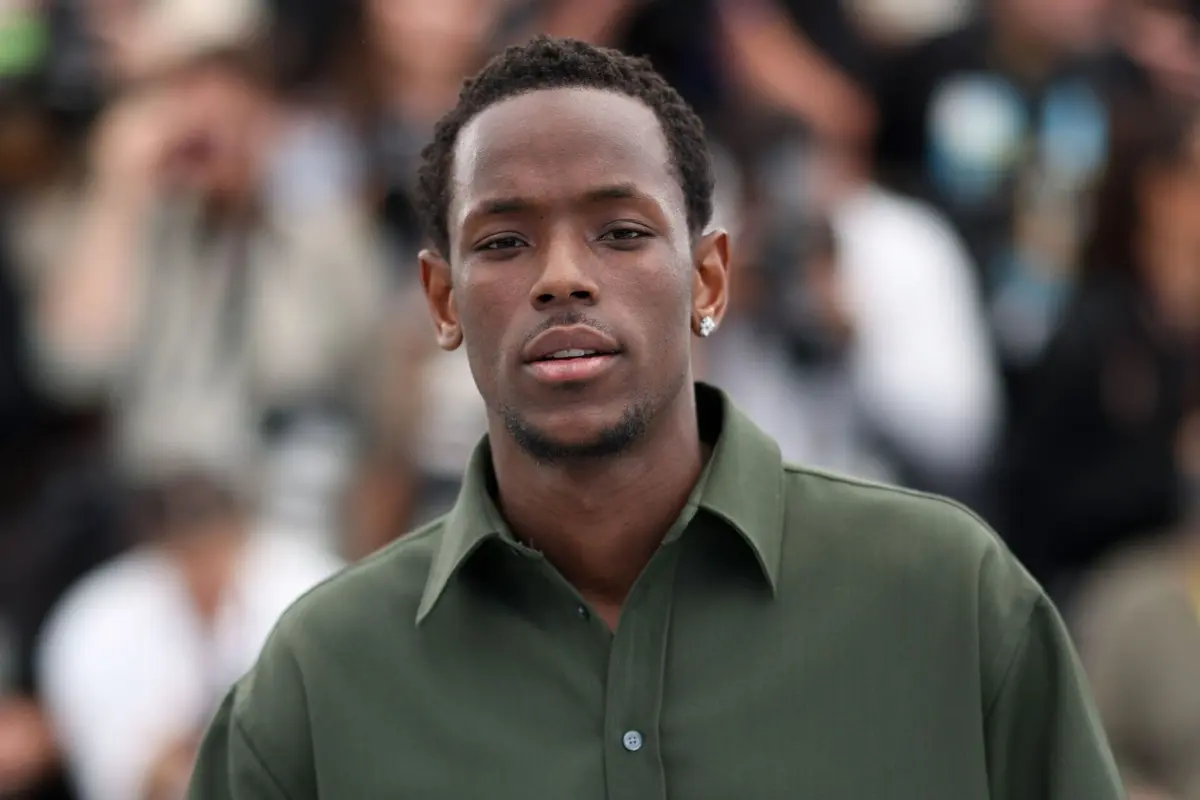 Imagem de contexto do artigo Ator Micheal Ward acusado de violação e agressão sexual