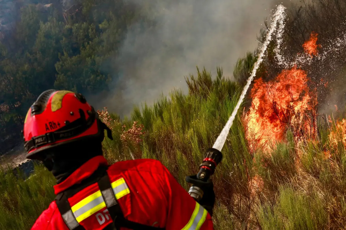 No caso concreto do Piódão há meios dos bombeiros dentro da aldeia e em zonas circundantes