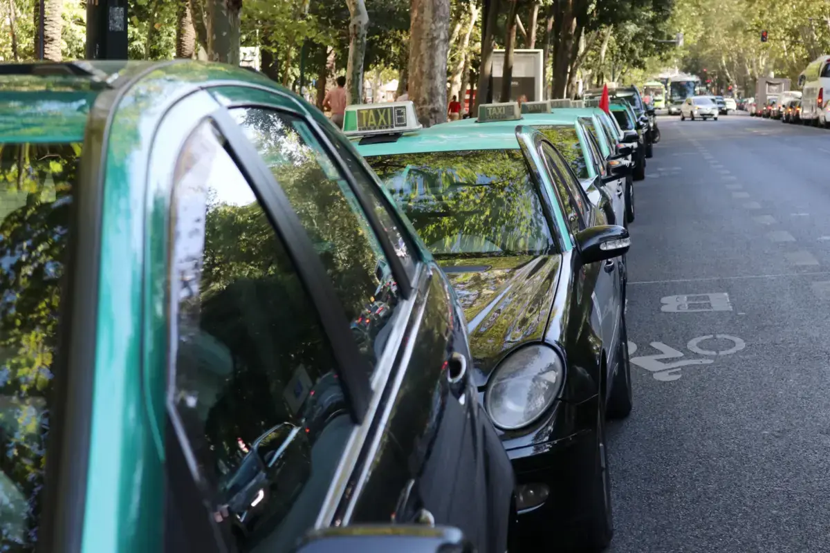 Segundo a proposta os táxis teriam permissão de circular no CAAQ da Avenida Fernão de Magalhães