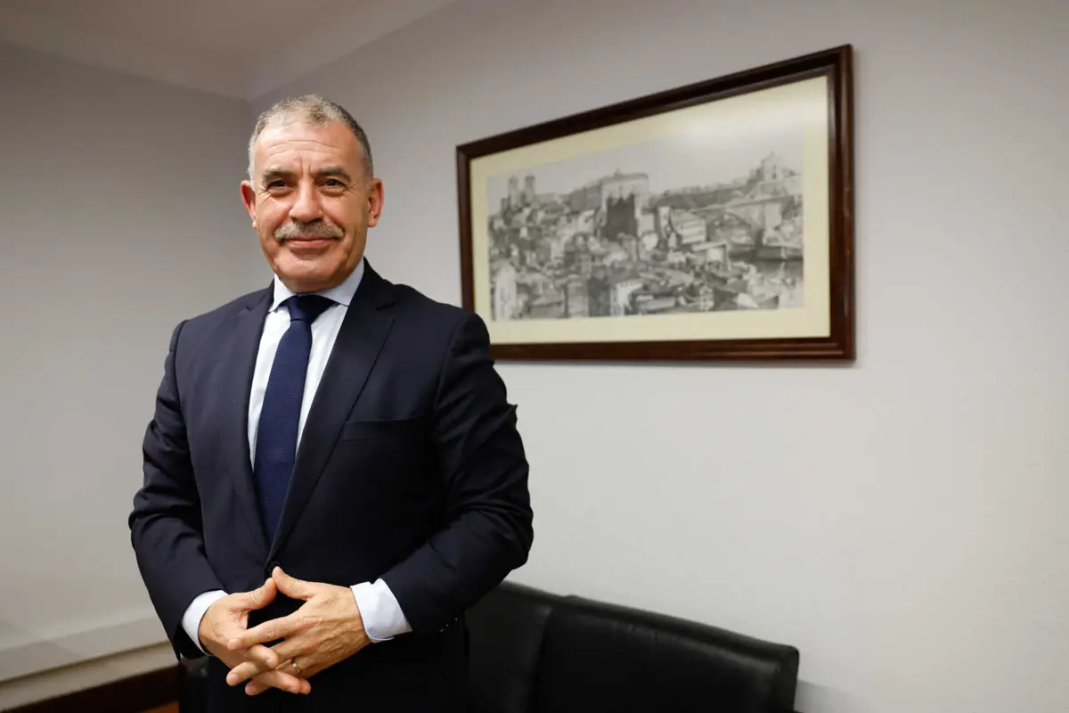 Emídio Sousa explicou que o Governo compreende que as pessoas querem regressar, mas ressalvou que há condicionamentos