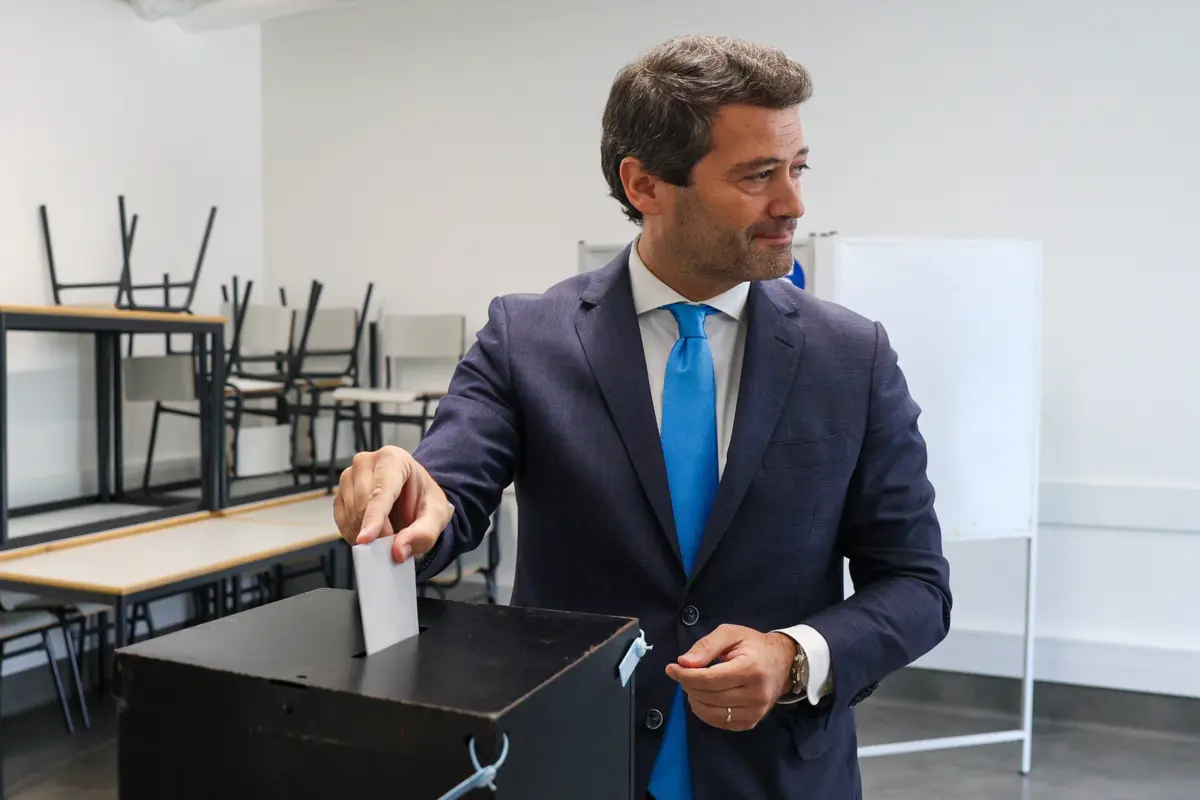 Com a maioria dos consulados apurados, o Chega vencia, às 19.15 horas, com 28,17% dos votos