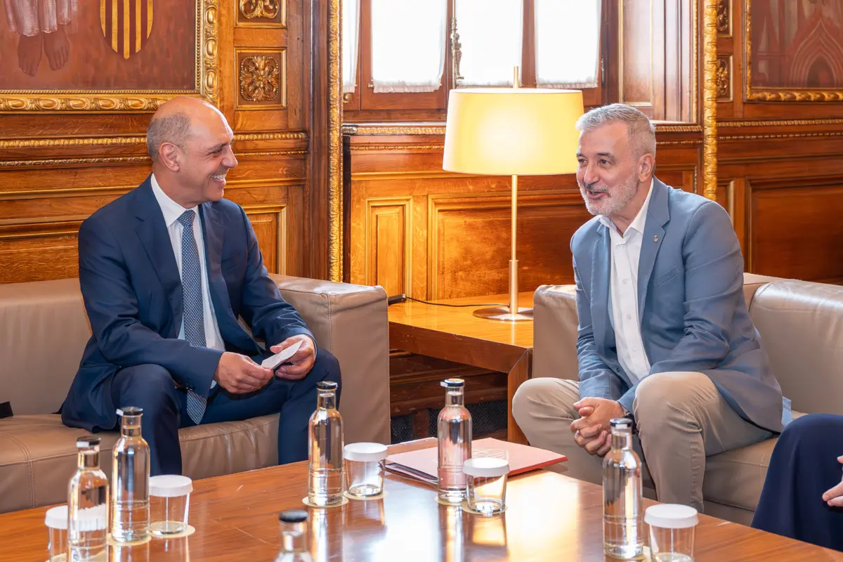 Manuel Pizarro foi recebido pelo presidente da Câmara de Barcelona, Jaume Collboni