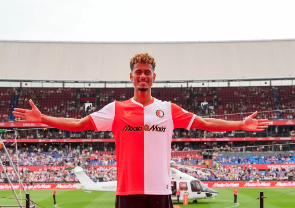 Extremo português assina contrato até 2029