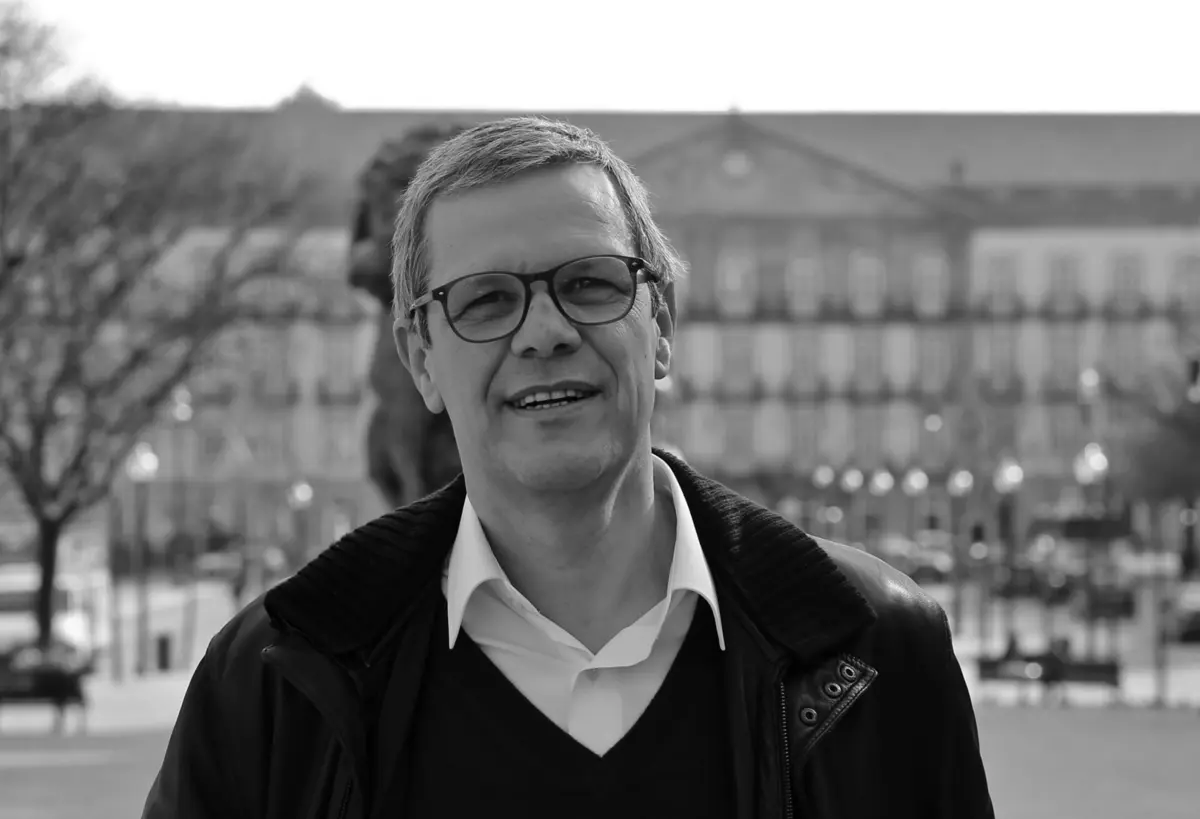 Imagem de contexto do artigo Fortes com os fracos