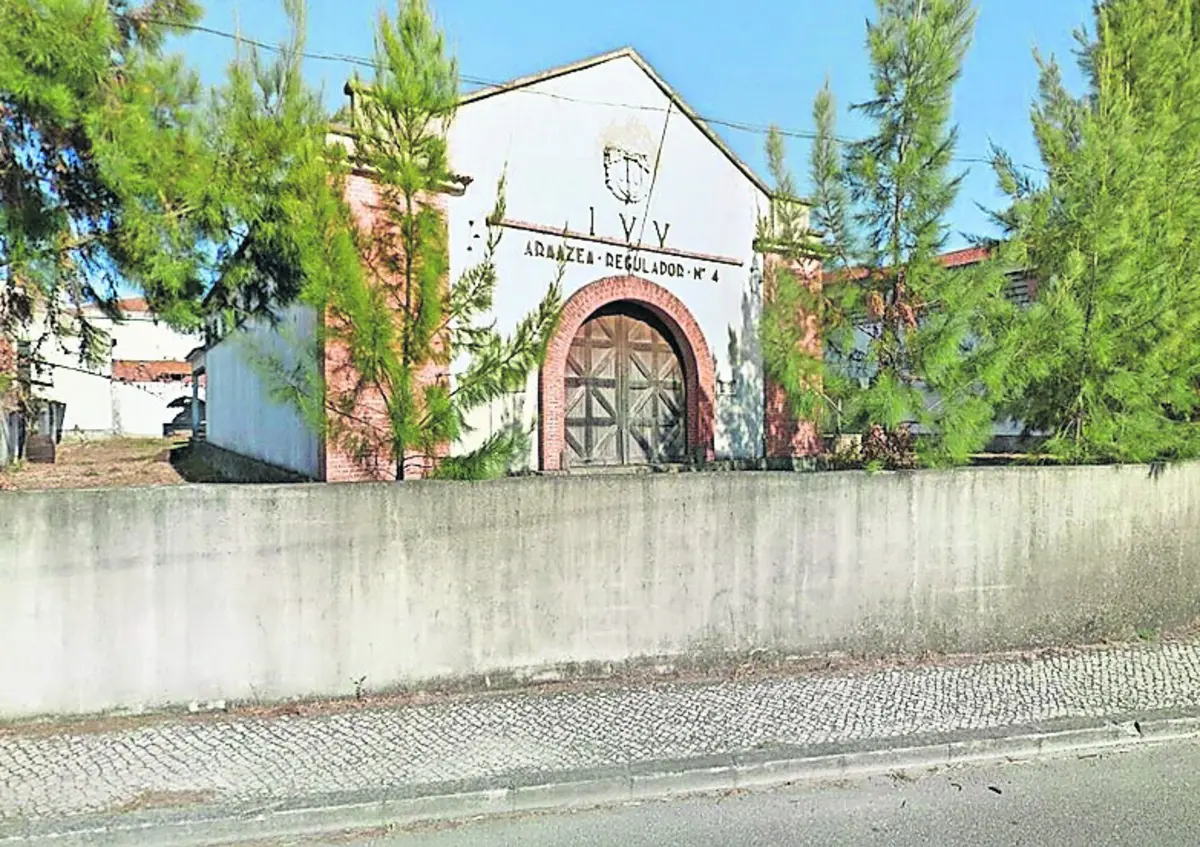 Antigo edifício do Instituto da Vinha e do Vinho, em Leiria