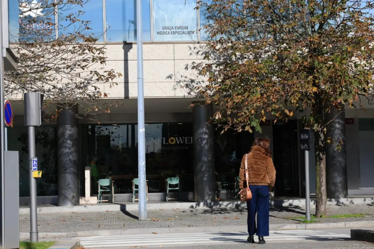 As buscas foram realizadas na clínica "E'sensia", no 1.º andar