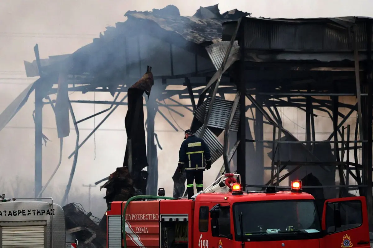 A explosão e o incêndio destruíram a fábrica completamente