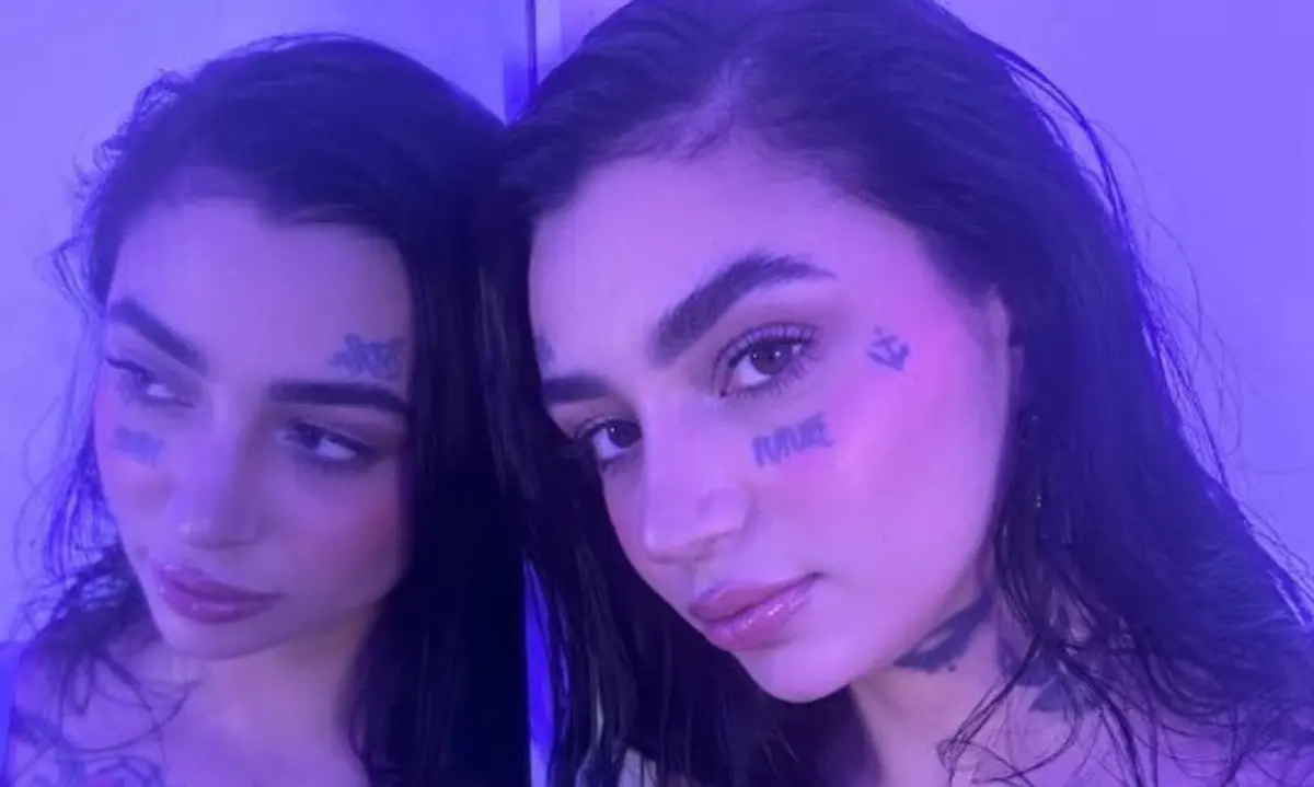 O procedimento estético era uma parceria entre a clínica e a influenciadora