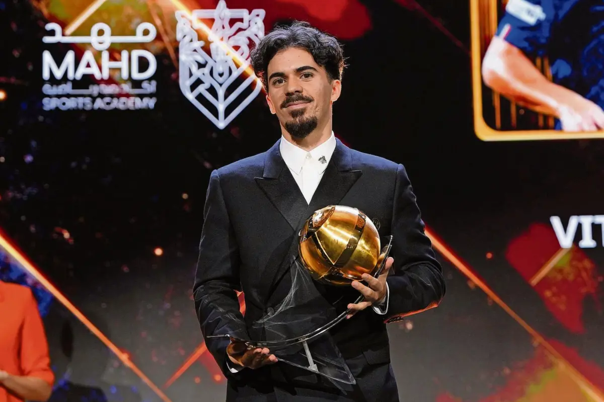 Vitinha distinguido como o melhor médio do Mundo