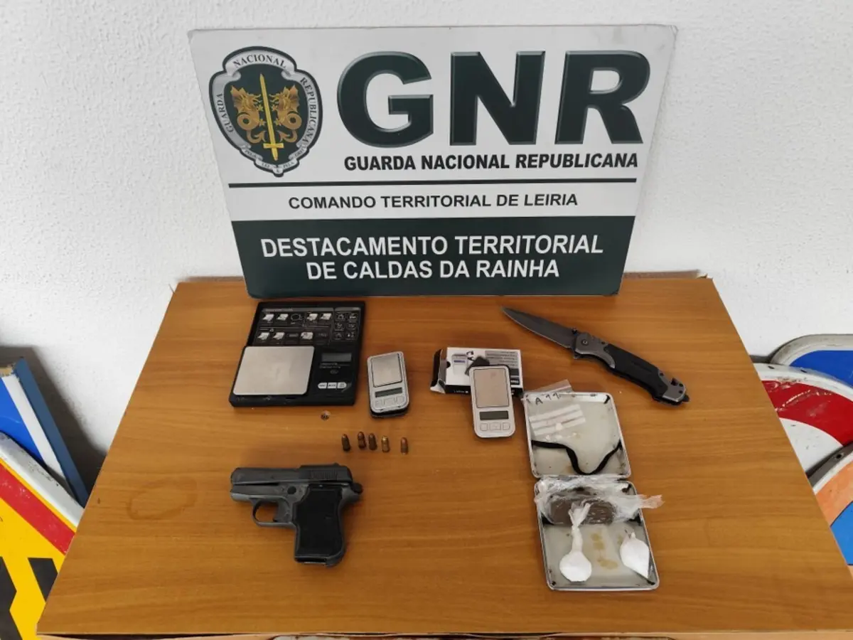 GNR apreende droga e uma arma de fogo