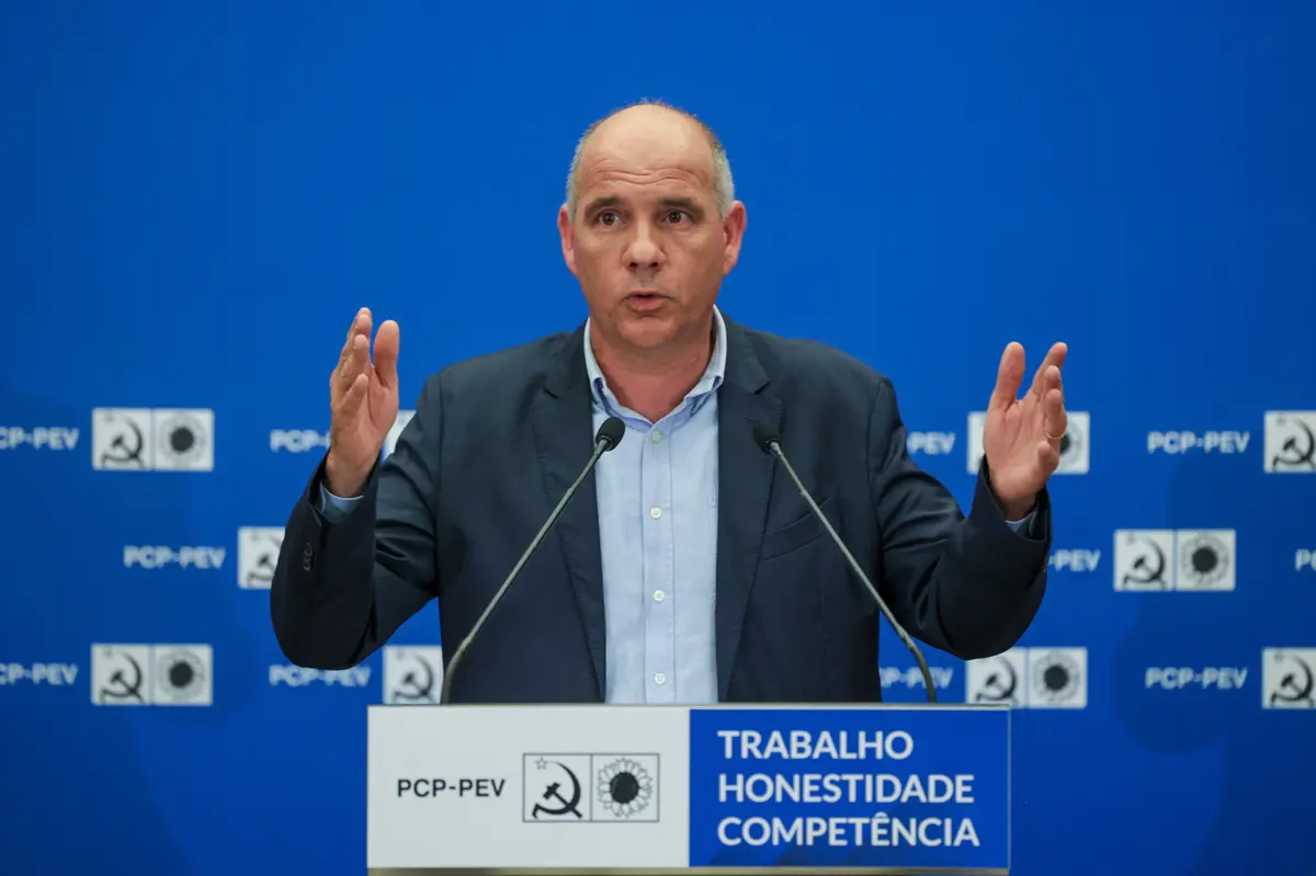 Para Paulo Raimundo, em matéria de compromissos à esquerda, “isto não vai lá por palavras, não vai lá por proclamações”