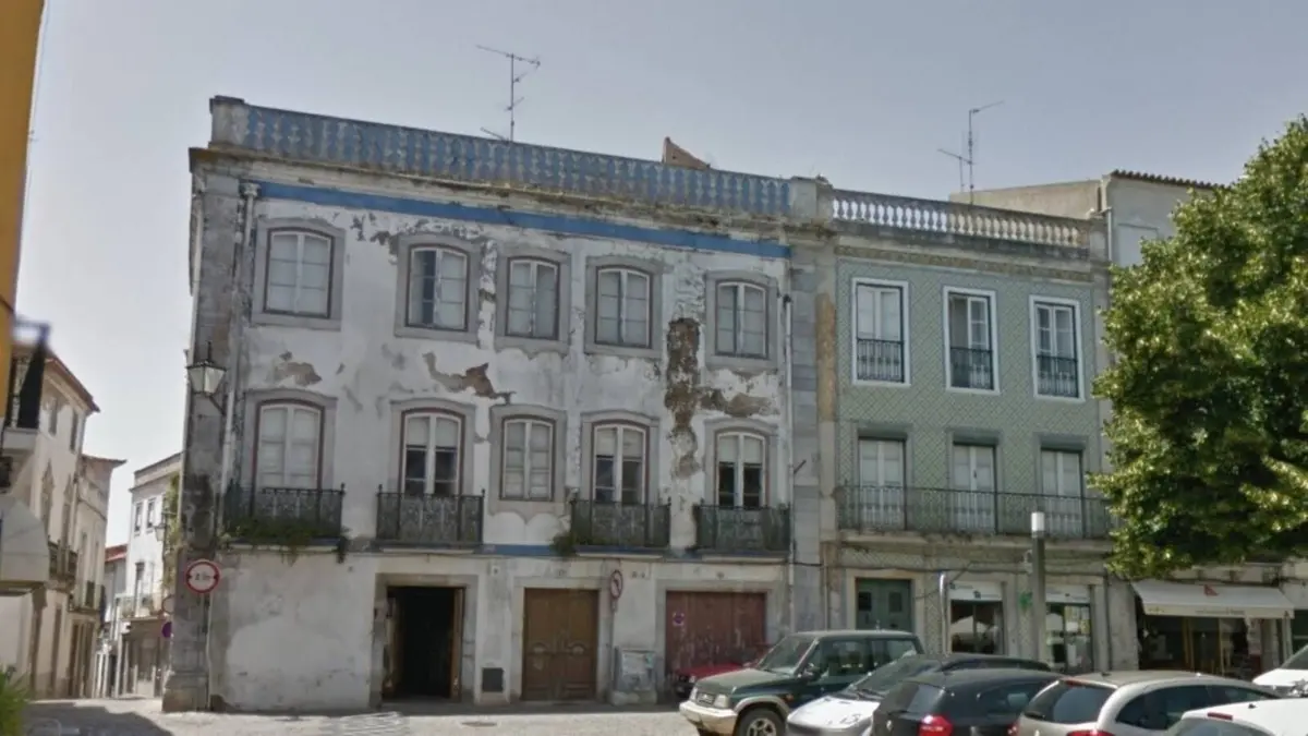 Edifício fica na Praça da República, em Beja