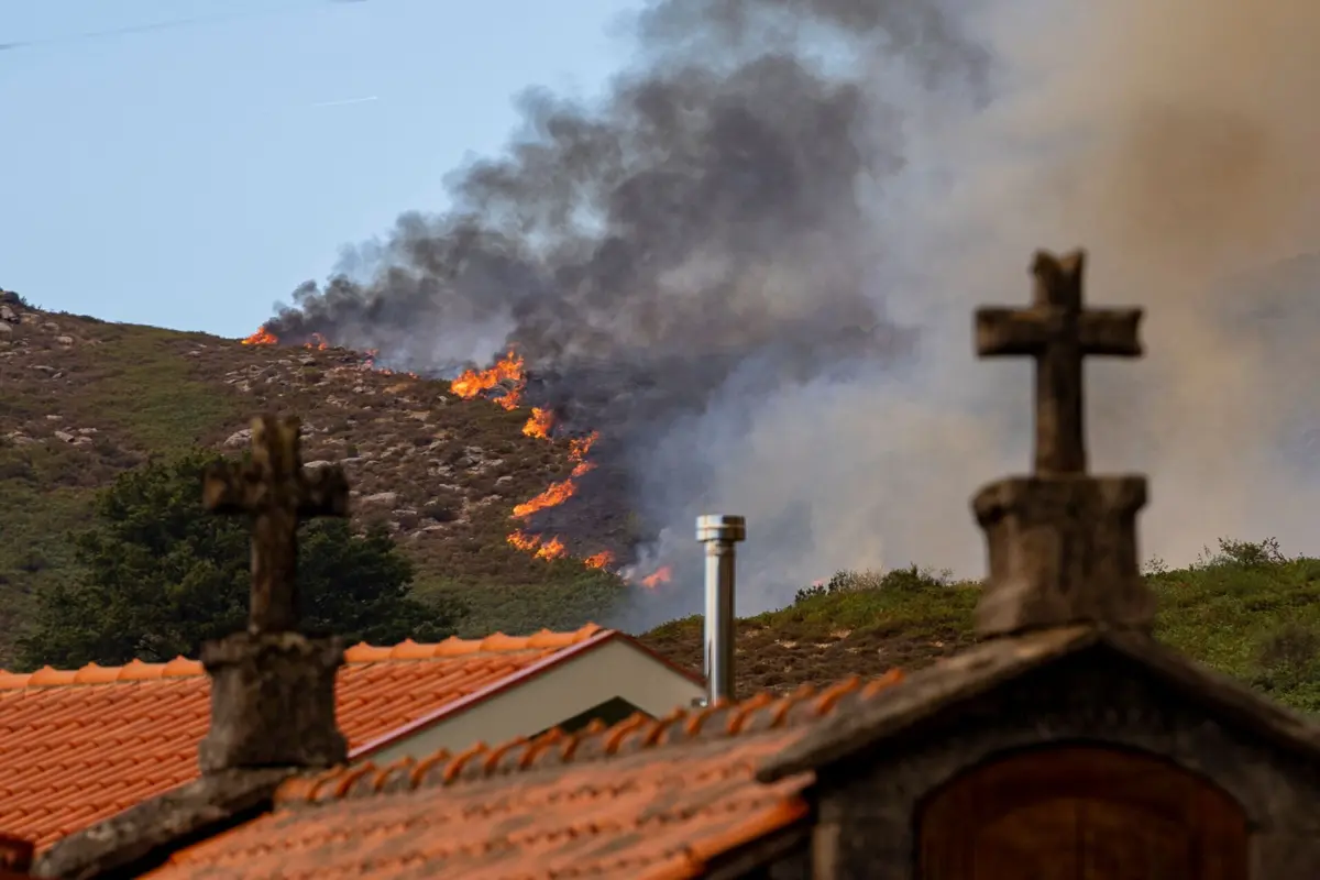 Fogo de Ponte da Barca alastrou a Terras de Bouro