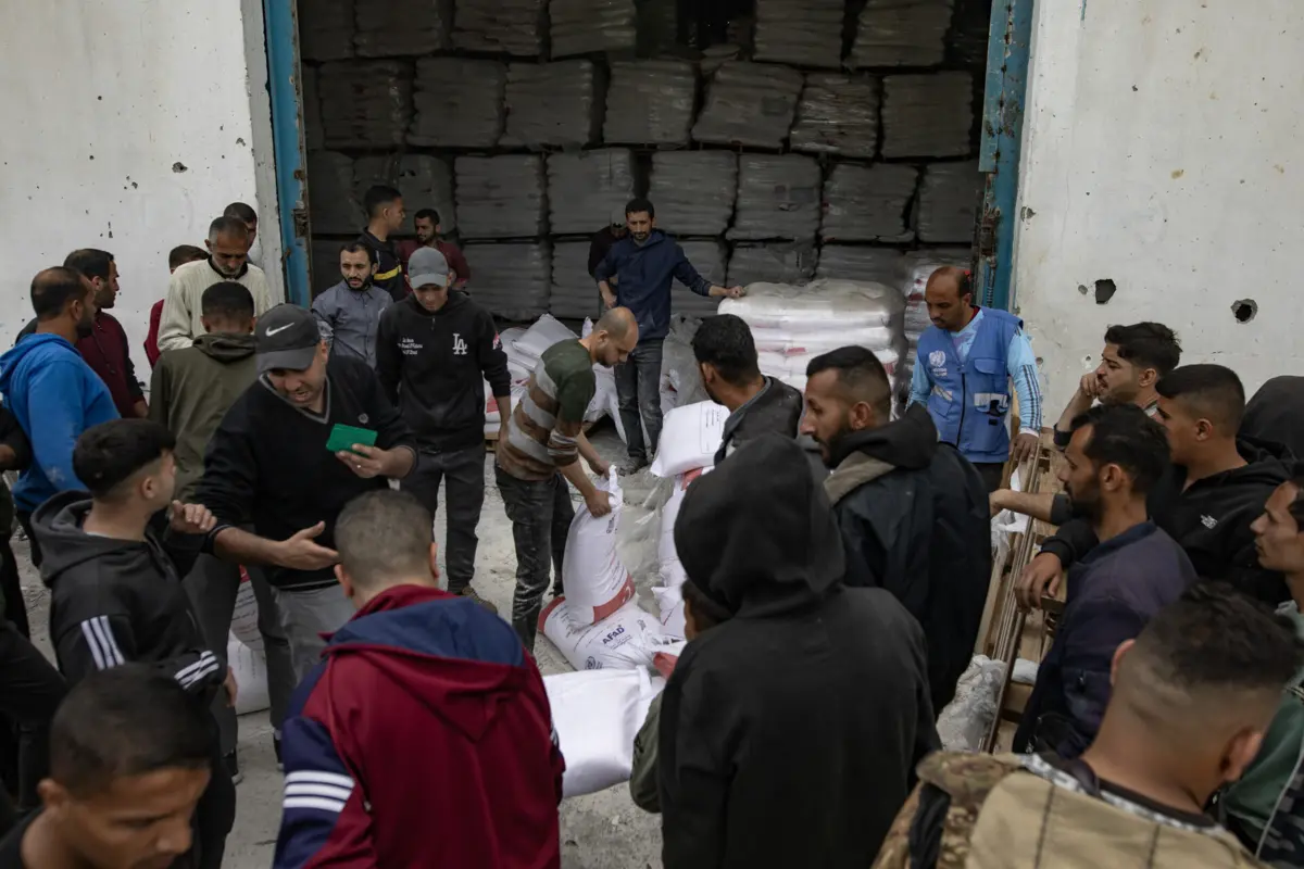 Distribuição de farinha à população de Gaza