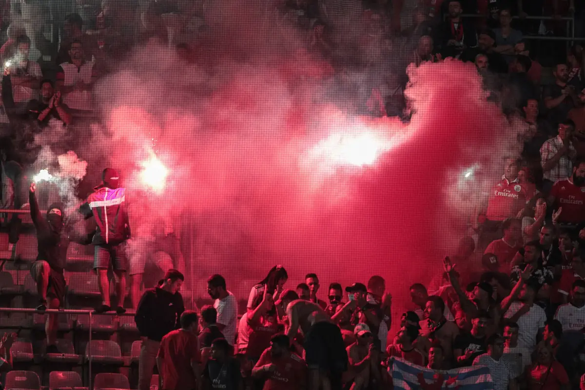 Violência em recintos desportivos diminuiu, mas pirotecnia preocupa