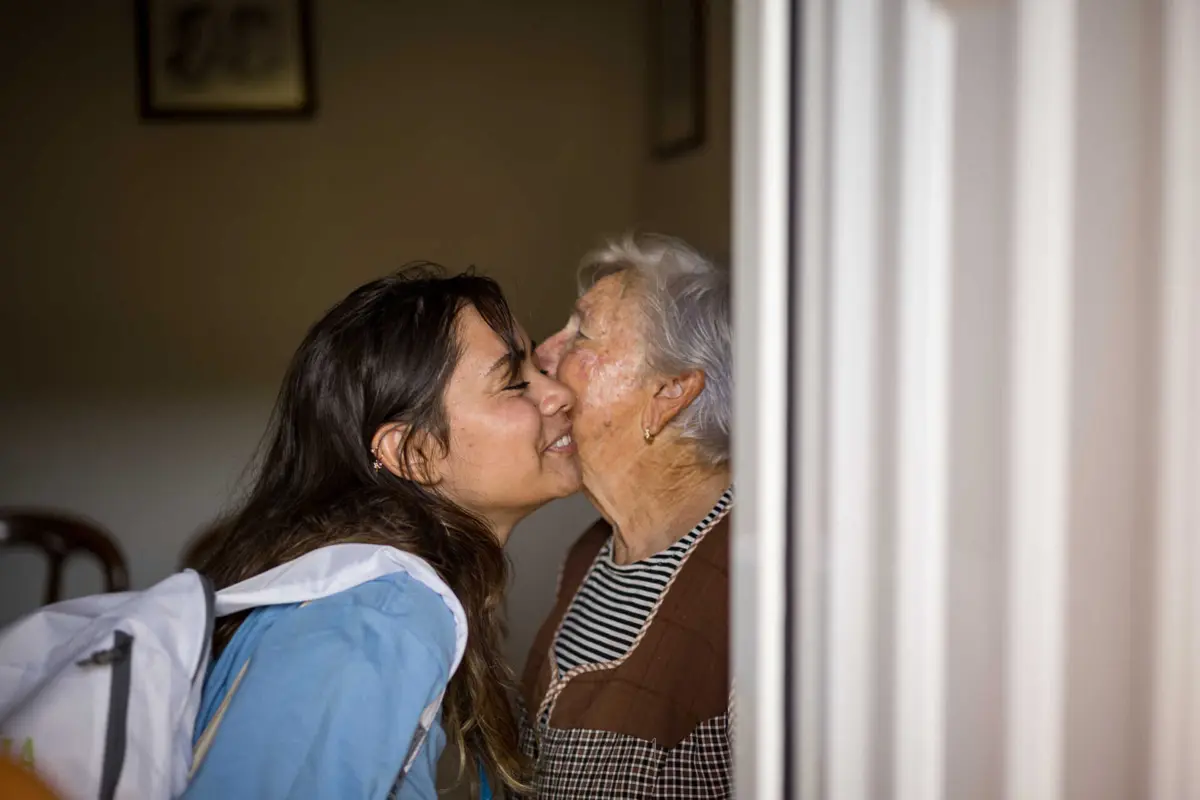 Cinco futuros médicos formaram equipas e andam de porta em porta a fazer rastreios cardiovasculares