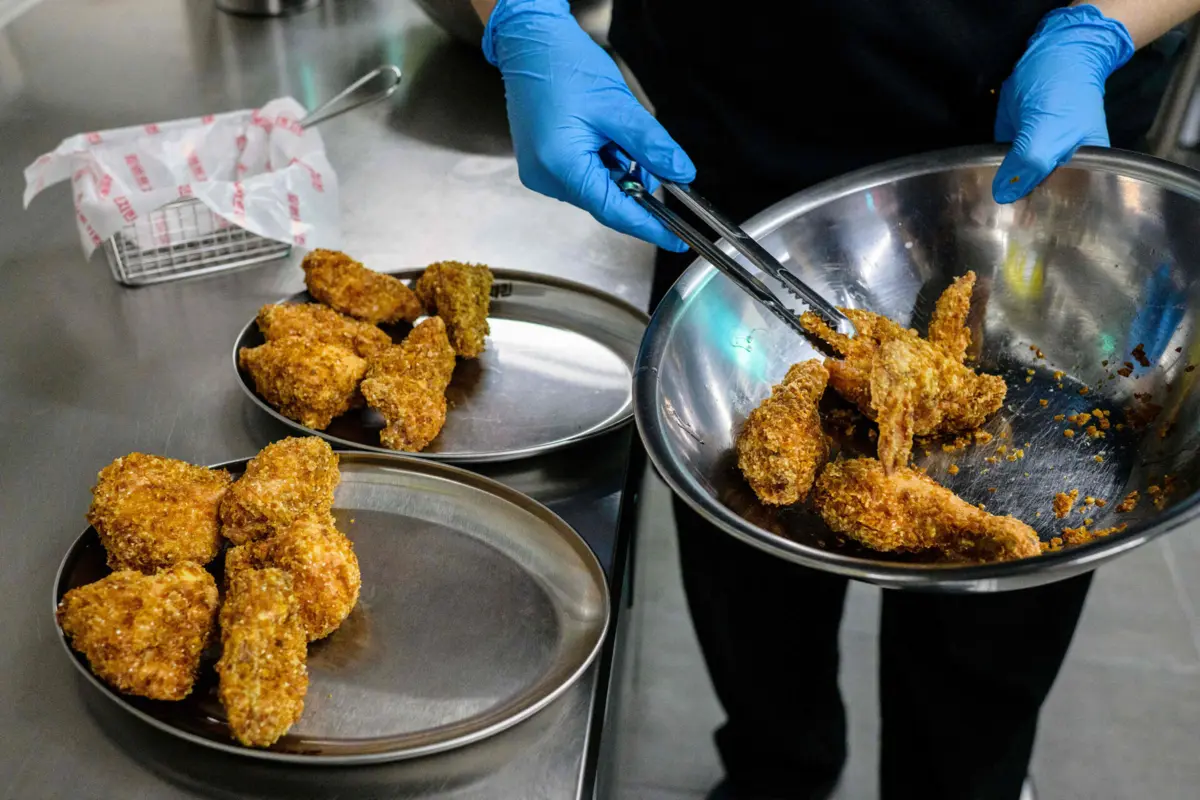 Especilista explica que comer de forma desajustada tem impactos no ambiente e na saúde