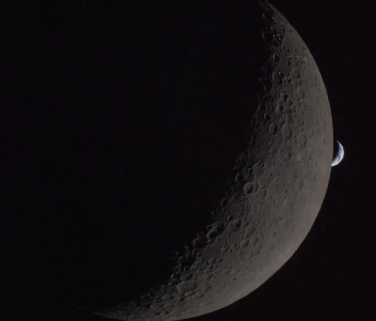 Moon Po Astronautas viram pó lunar e novas cores na Lua - JN