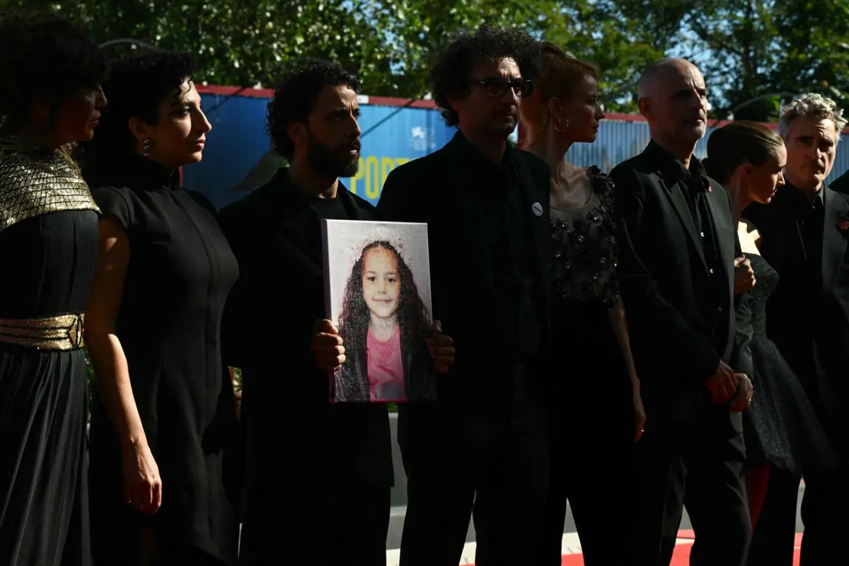 Elenco do filme "The Voice of Hind Rajab" no Festival de Cinema de Veneza