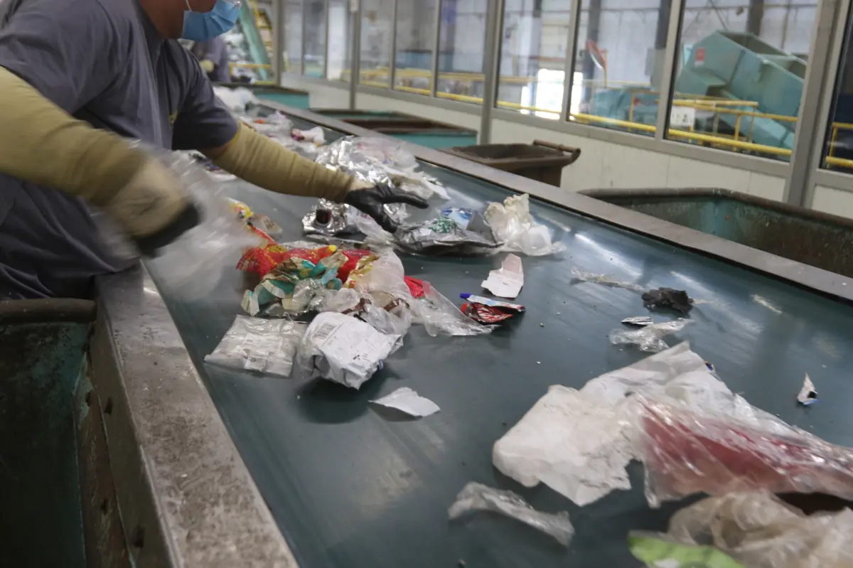 Triagem de resíduos na Lipor