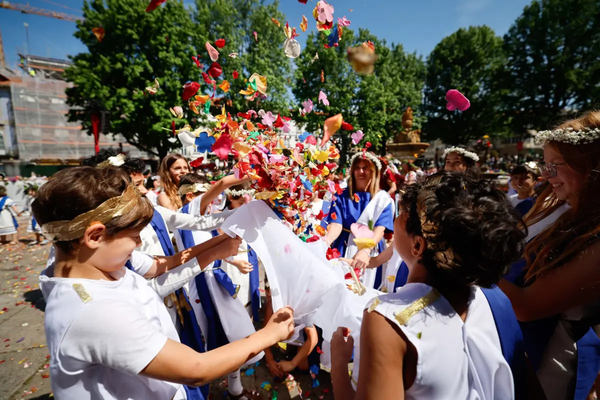 Para além da animação itinerante na rua, o evento vai espalhar-se por seis palcos