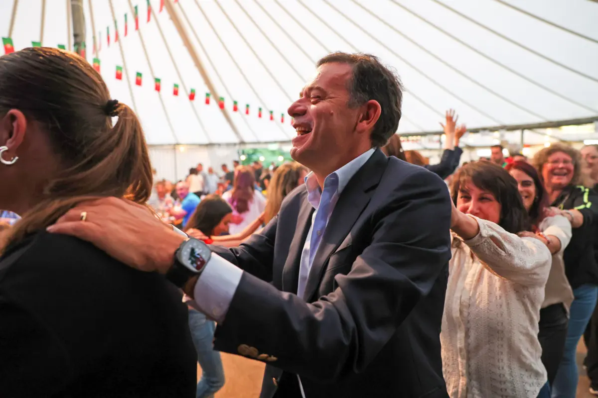 Luís Montenegro está em Estugarda, na Alemanha