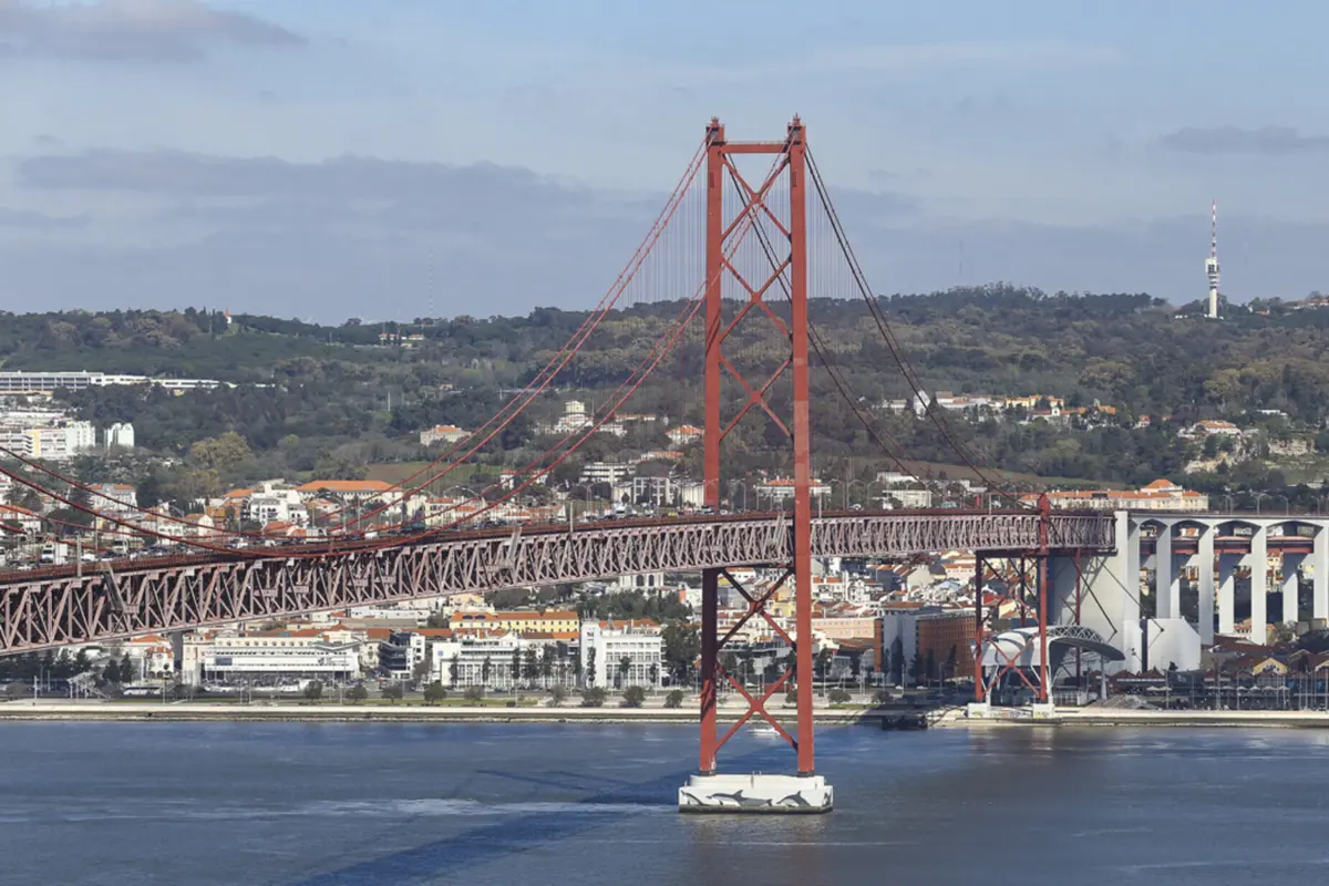 Ponte 25 de Abril foi inaugurada em 6 de agosto de 1966