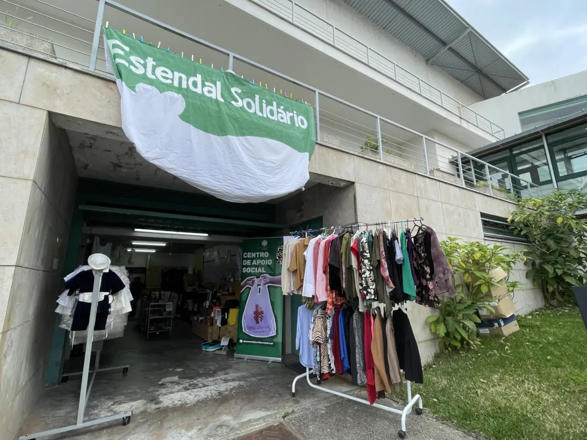 A Cáritas de Coimbra está a realizar a IV edição do Estendal Solidário