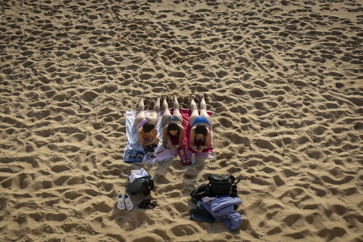 Imagem de contexto do artigo Avisos vermelho e laranja. Só três distritos escapam ao fim de semana escaldante