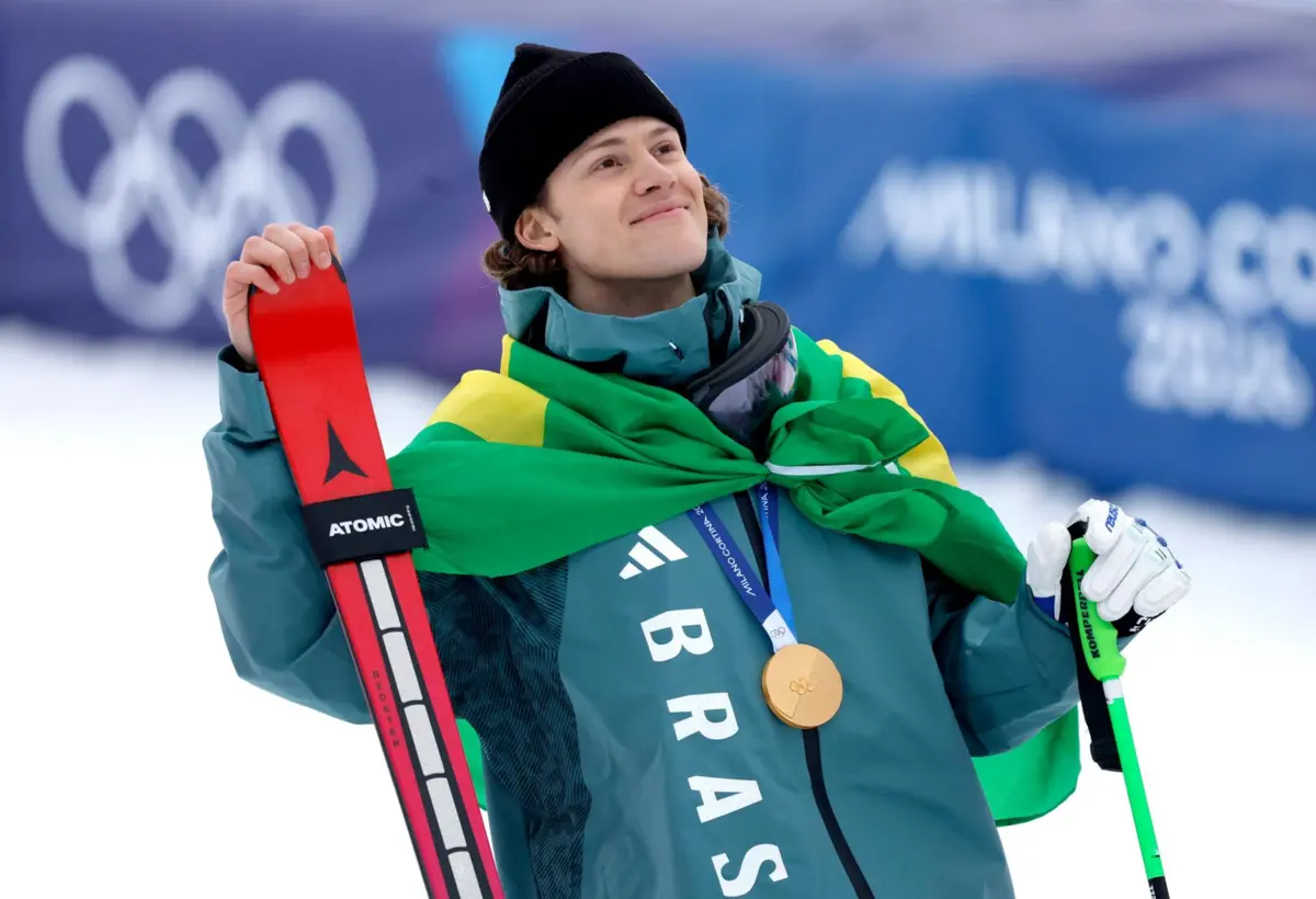 Lucas Pinheiro Braathen superou os suíços e garantiu a primeira medalha da história do Brasil em Jogos Olímpicos de Inverno.