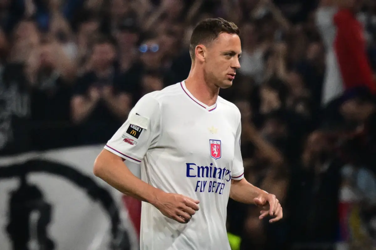 Nemanja Matic, do Lyon e com passagem pelo Benfica, é um dos envolvidos na polémica