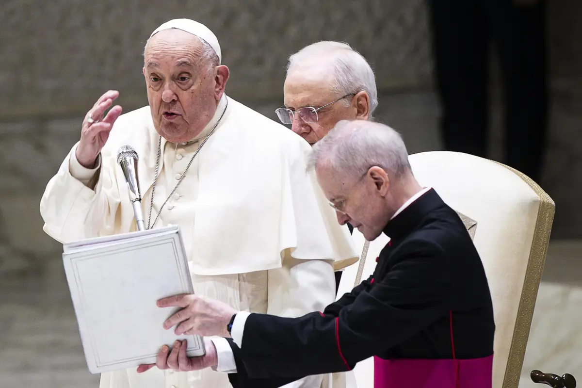 Francisco diz que o abuso infantil é um ato desprezível e atroz