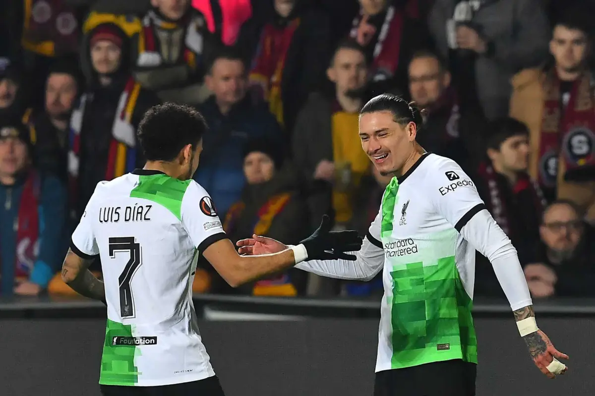 Díaz e Darwin festejam um dos golos do Liverpool