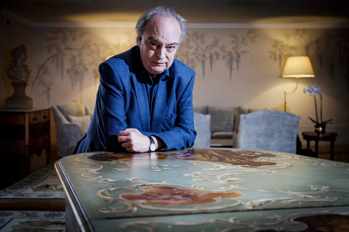 Enrique Vila-Matas: “É utópico acharmos que a escrita pode mudar o mundo, mas gosto de crer que é possível”.