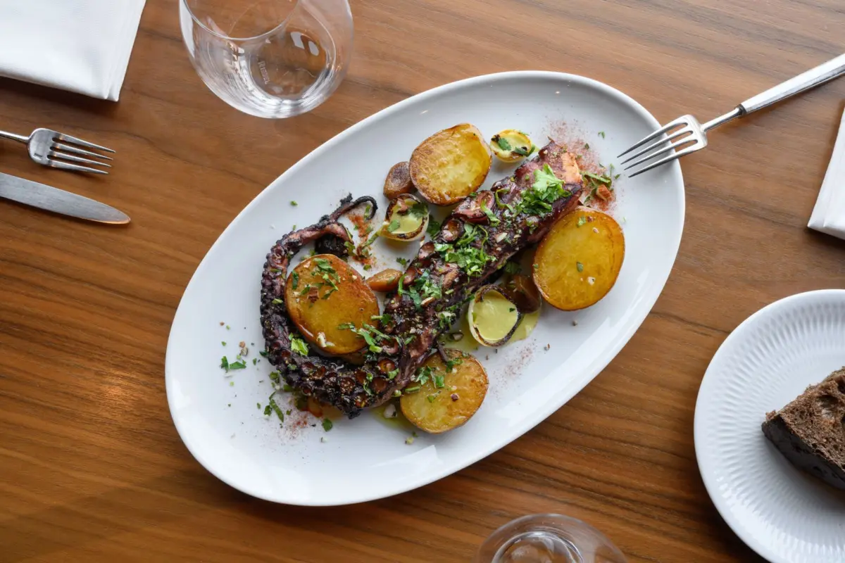 O restaurante Renata tem agora uma nova identidade gastrómica.