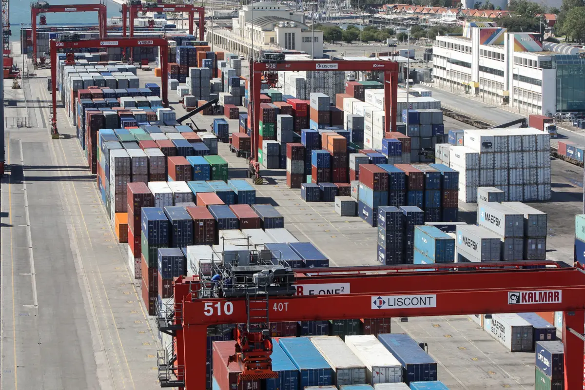 Exportações e importações sobem 15,5% e 13,5% em abril