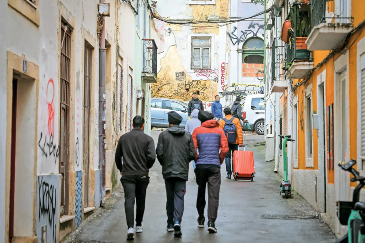 600 mil trabalhadores estrangeiros entre a população empregada