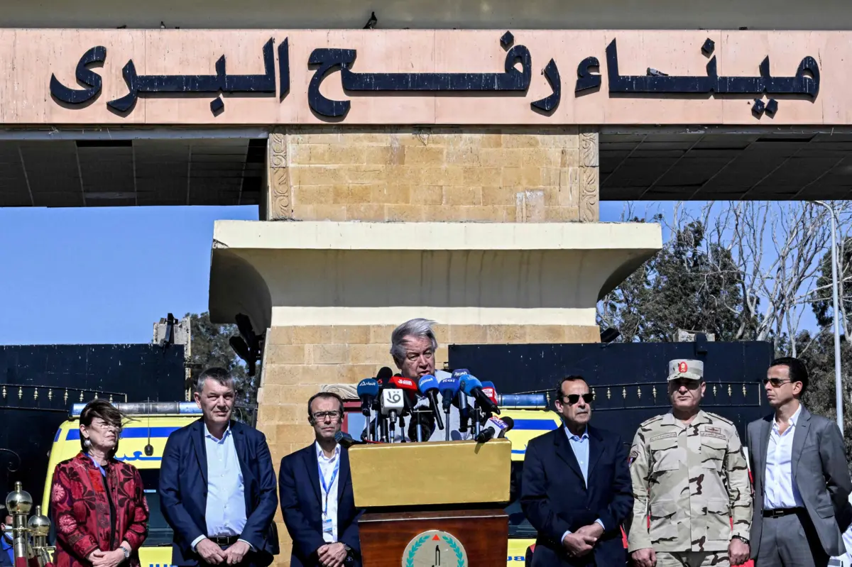 António Guterres no lado egípcio do posto fronteiriço de Rafah, onde já havia estado a 20 de outubro