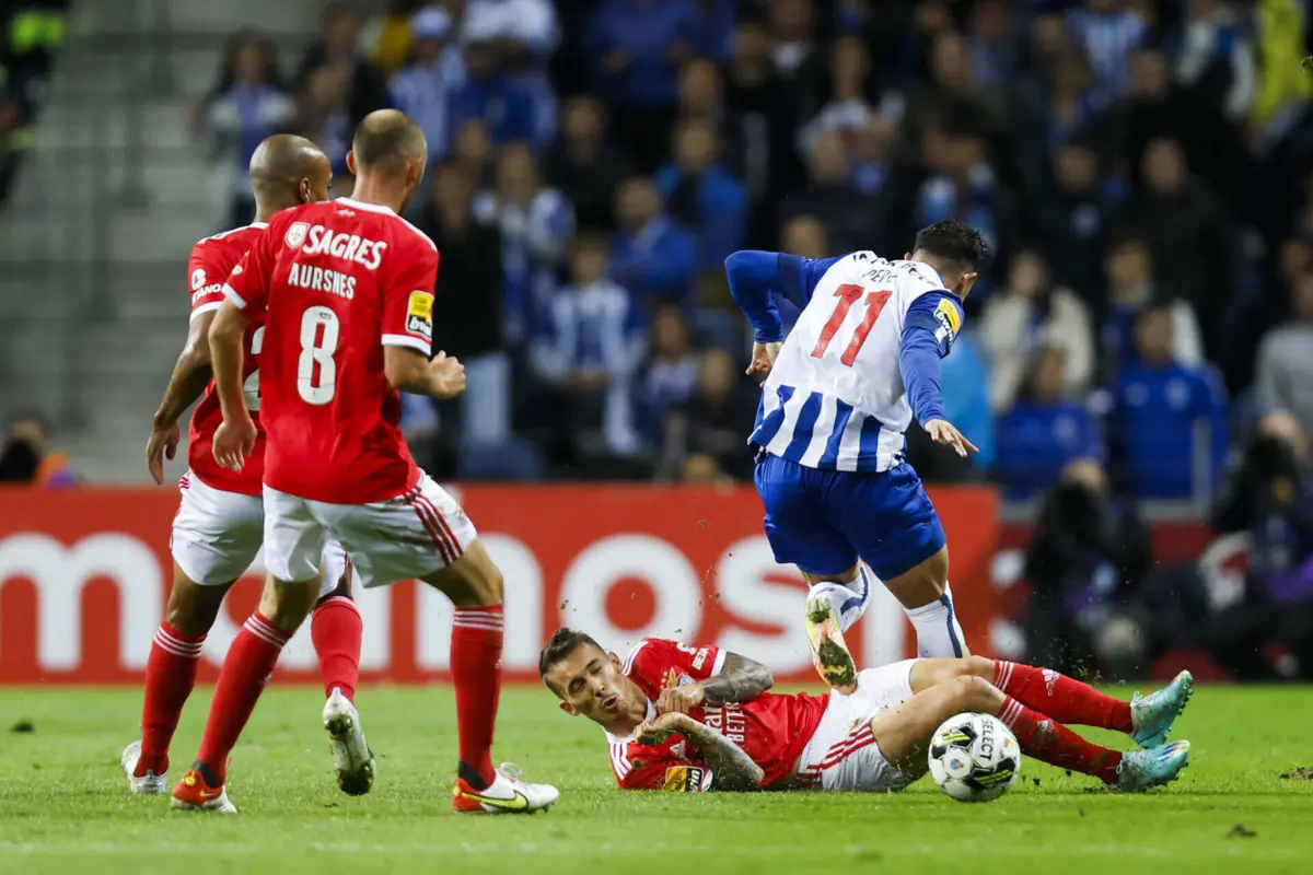 Aursnes e Pepê são jogadores imprescindíveis para Roger Schmidt e Sérgio Conceição, respetivamente