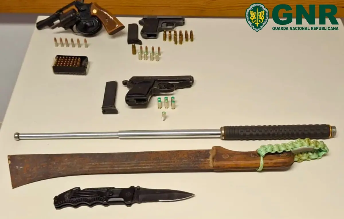 Homem ameaçava companheira e ameaçava-a com armas