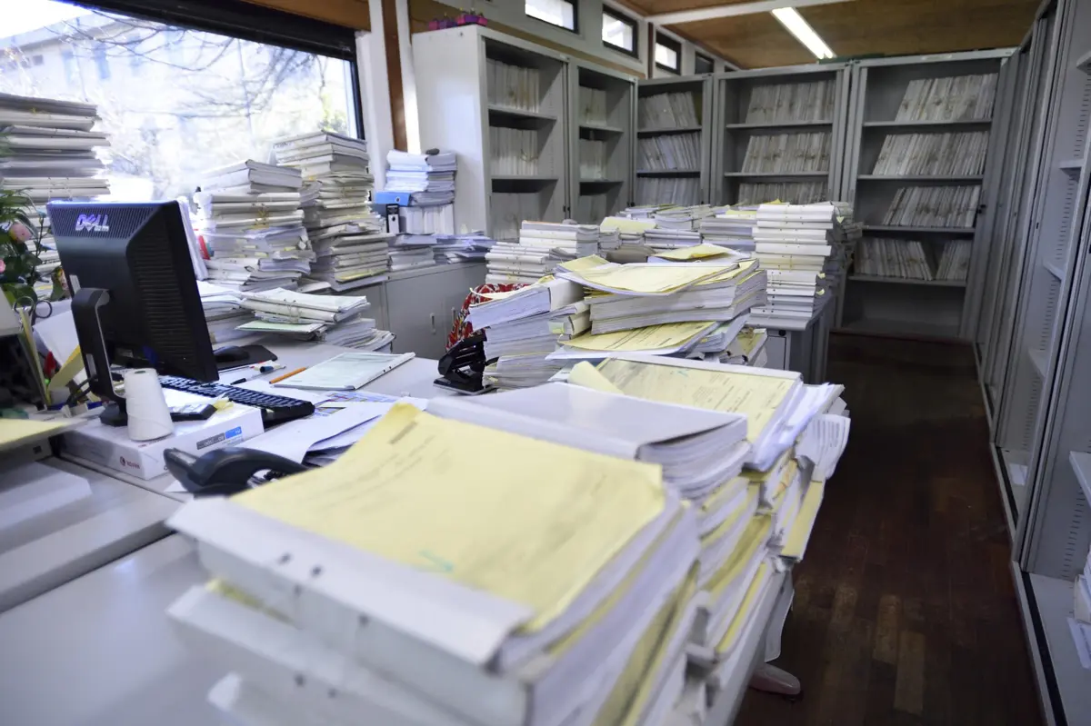 Magistrada afirma não ter "qualquer relação de proximidade social" com os pais da criança