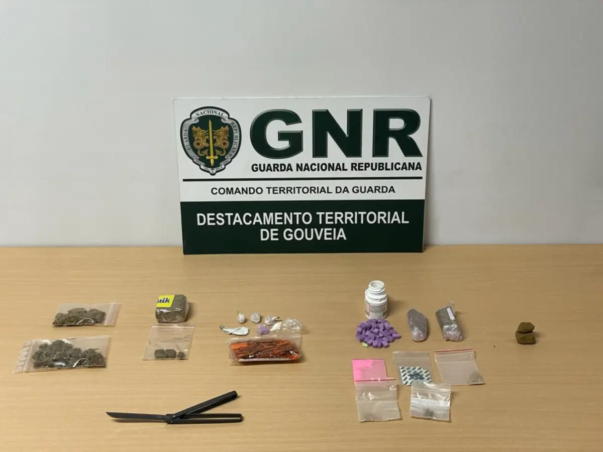 GNR deteve oito pessoas e apreendeu droga e uma arma branca