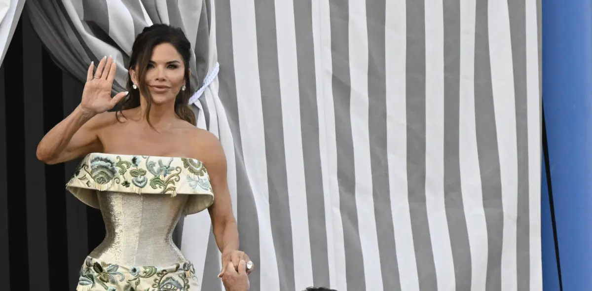 Lauren Sánchez apostou num vestido de alta-costura da Schiaparelli para a festa de pré-casamento