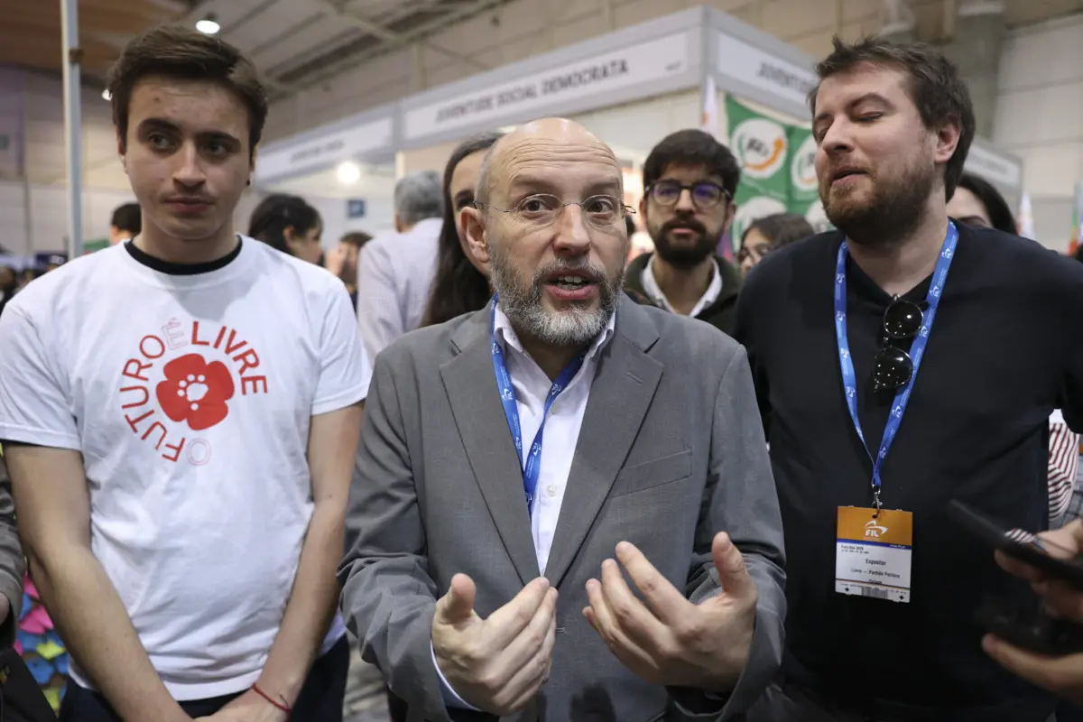 "Para Luís Montenegro, a ética é uma batata", diz Rui Tavares